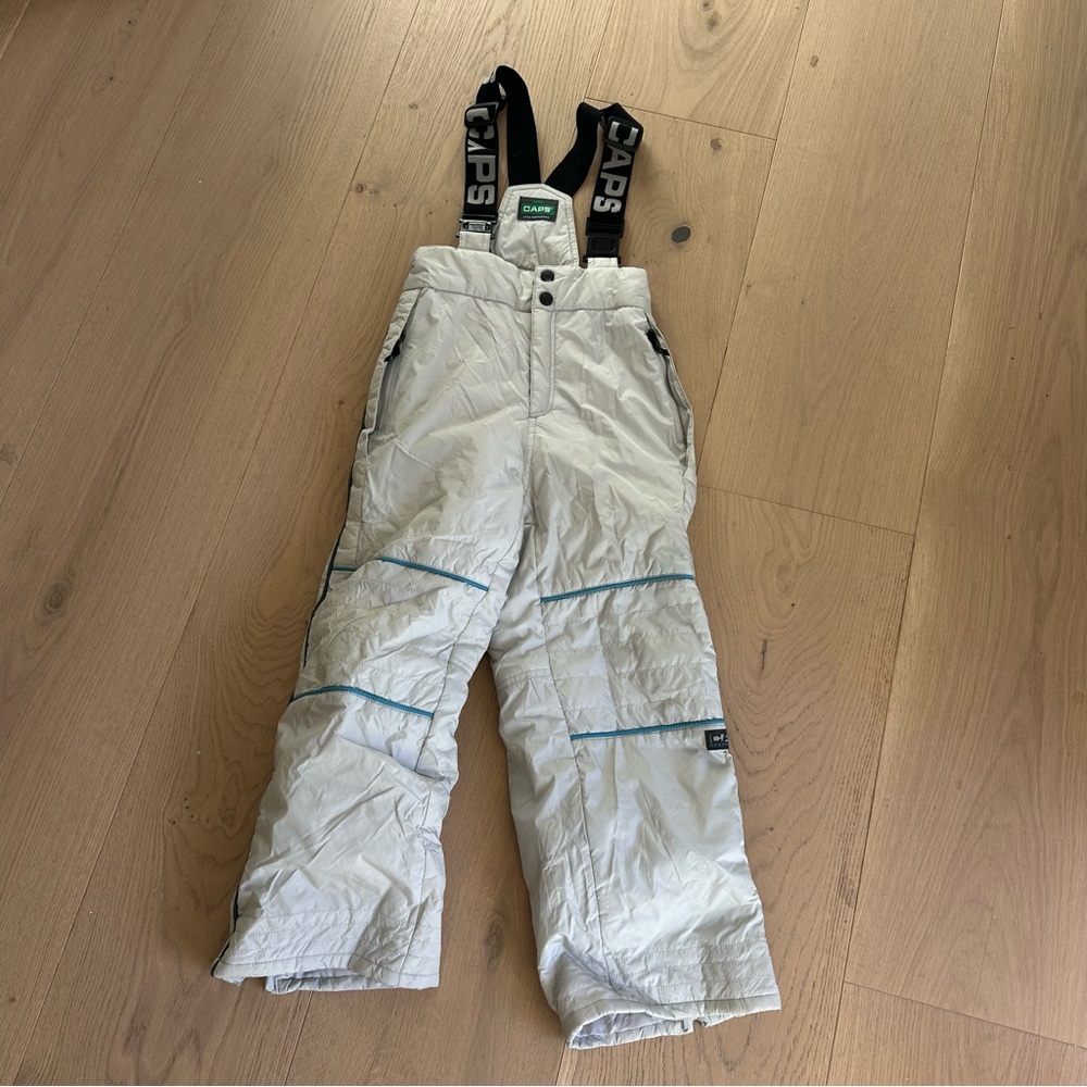 Caps snow pants
